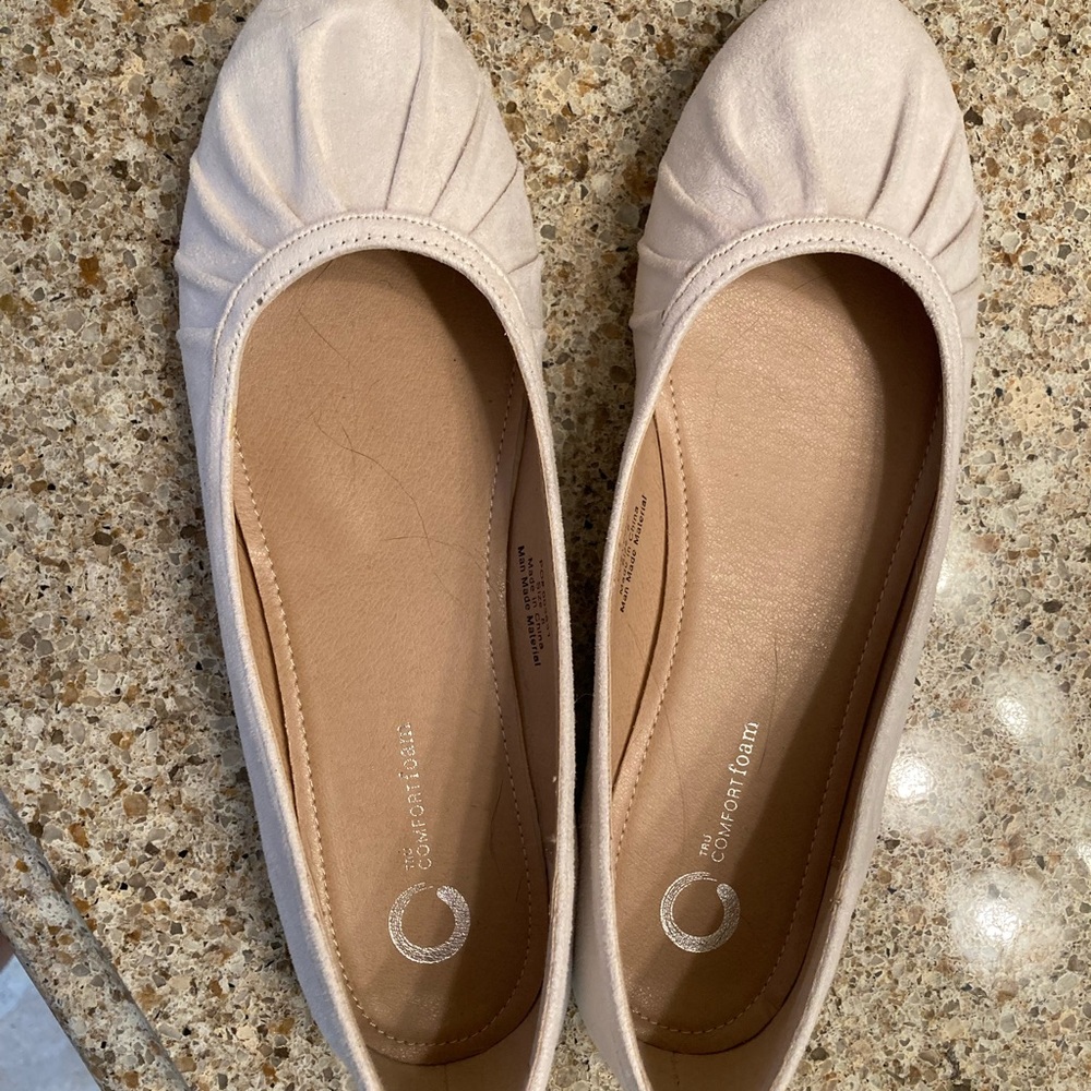 Clarks Cream Women's Ballet Flats Size 8 NWOT